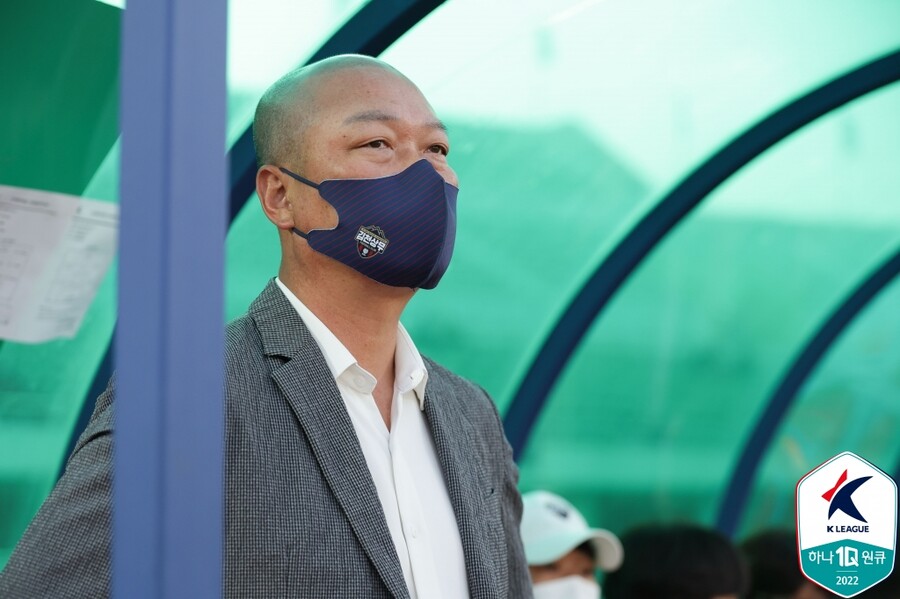 ▲ 안익수 FC서울 감독(사진 위)과 김태완 김천 상무 감독(사진 아래) ⓒ한국프로축구연맹