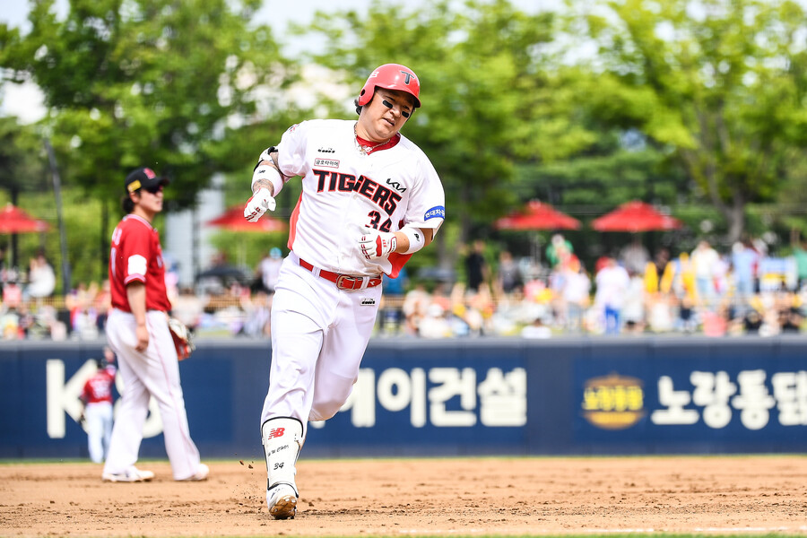 ▲ 침묵했던 홈런포가 점차 깨어나고 있는 KIA 최형우 ⓒKIA타이거즈