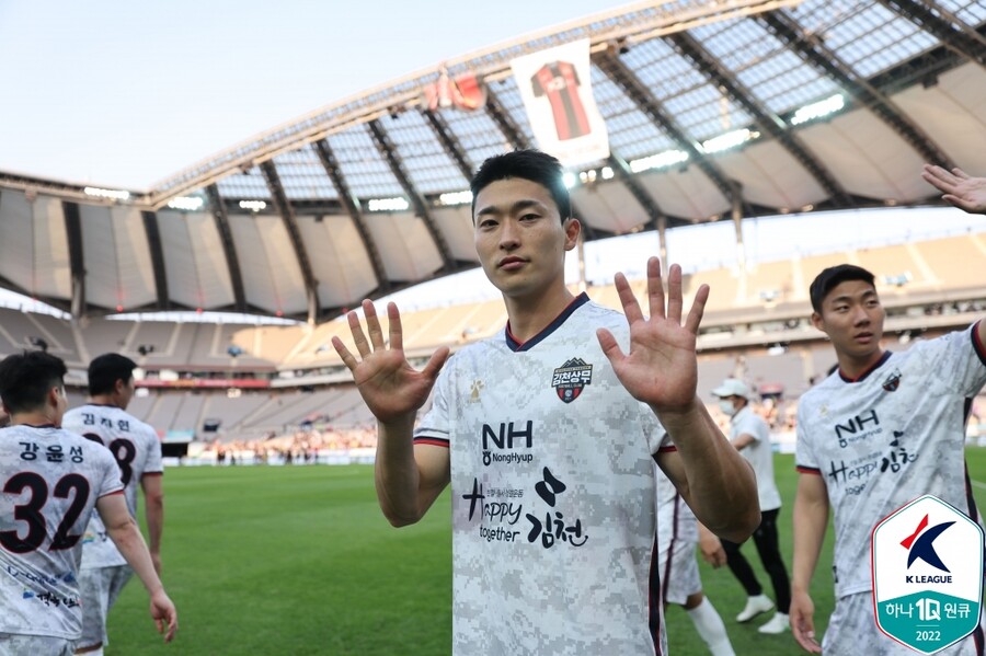 ▲ FC서울전에서 리그 10호골을 넣은 김천 상무 공격수 조규성 ⓒ한국프로축구연맹