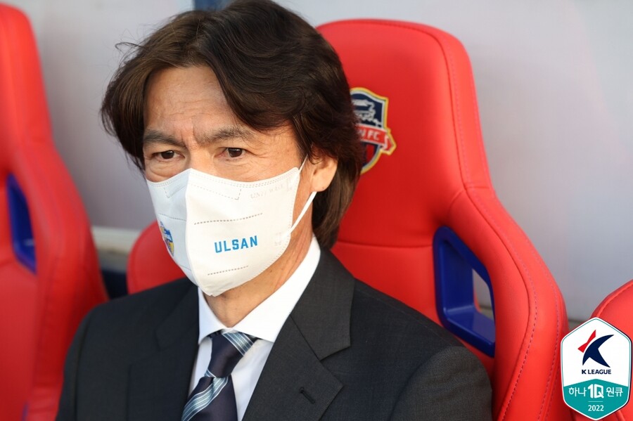 ▲ 수원FC 원정에서 짜릿한 역전승을 거둔 홍명보 울산 현대 감독. ⓒ한국프로축구연맹