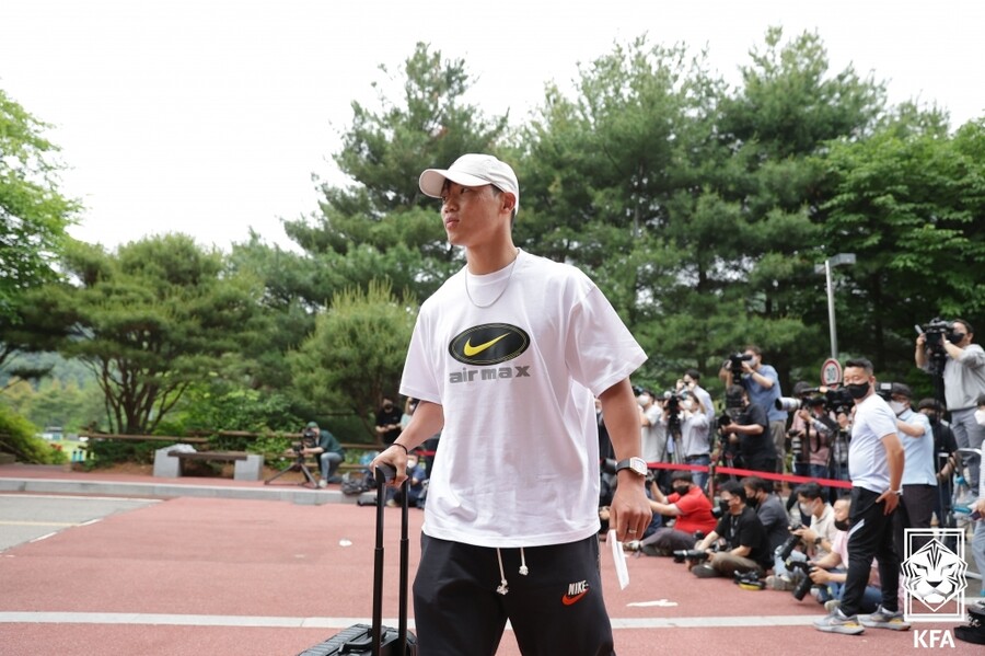 ▲ 소집 첫 날인 30일 파주 트레이닝센터에 입소한 황희찬. ⓒ대한축구협회