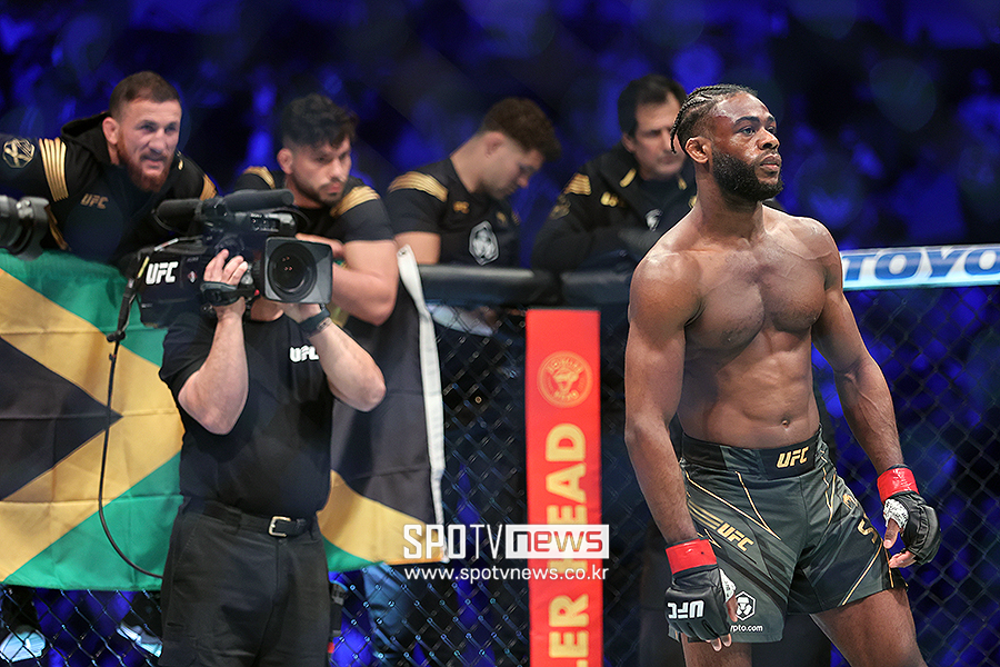 ▲ UFC 밴텀급 챔피언 알저메인 스털링은 팀 동료 메랍 드발리시빌리(왼쪽)와 싸울 생각이 전혀 없다. ⓒ이교덕 기자