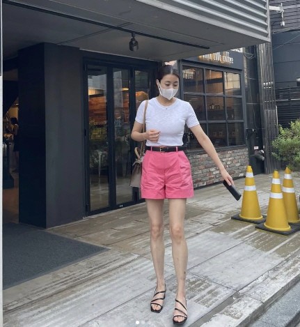 '한의사♥' 강소라, 출산 언제했나 싶은 개미허리…핑크 핫팬츠도 문제없네