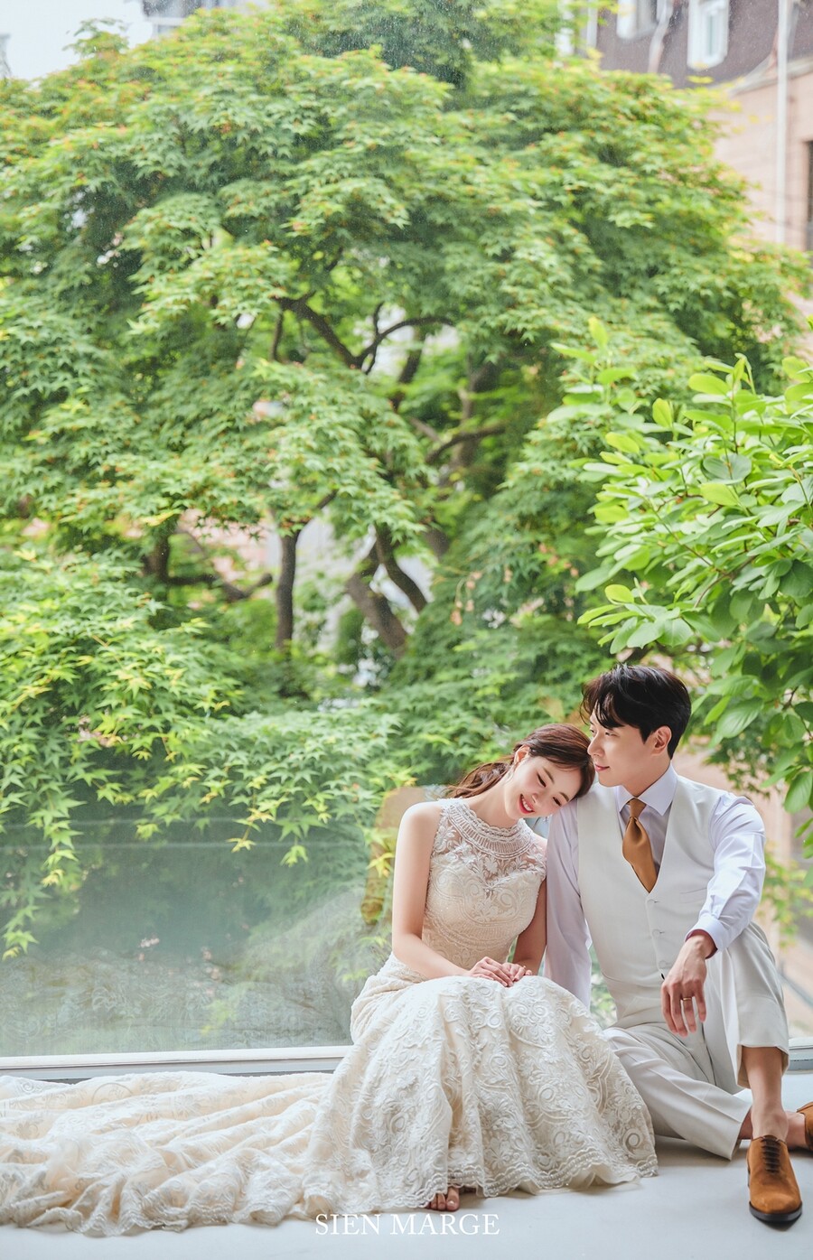 ▲ 그룹 신화 멤버 앤디와 이은주 아나운서 웨딩 화보. 제공| 해피메리드컴퍼니, 웨딩디렉터봉드, 지엥마지, 아이테오, 모아위, 웨딩미, 닉스플로스, 스플렌디노, 규중칠우, 정민경스타일리스트, 제이마리드컴퍼니