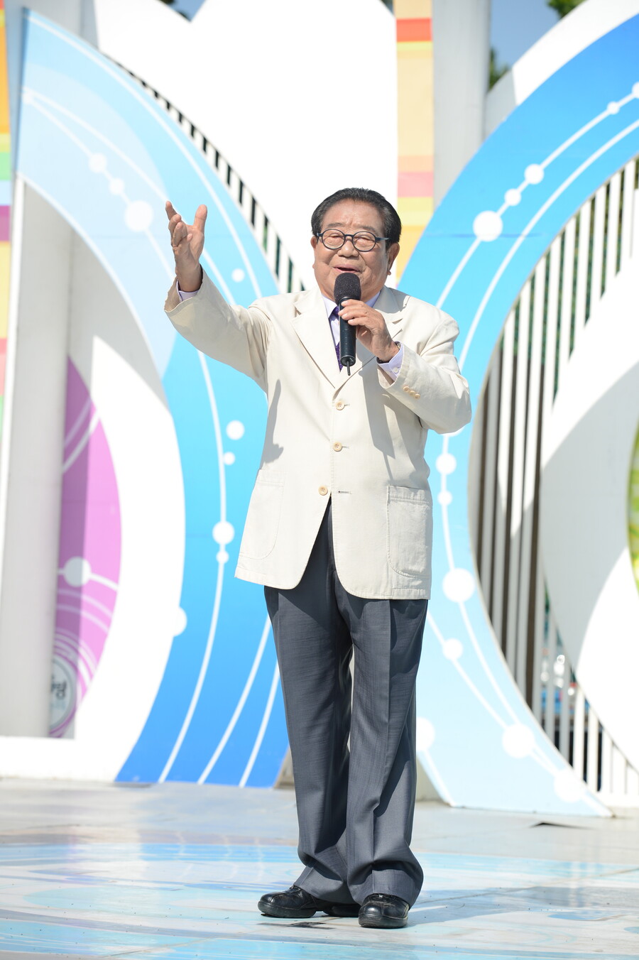 ▲ KBS1 '전국노래자랑' 야외 녹화에 참석한 MC 송해. 제공| KBS