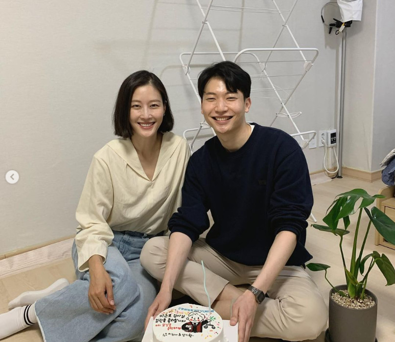 이현이, 검사 동생에 훈남 남편까지…다 가진 여자의 미소