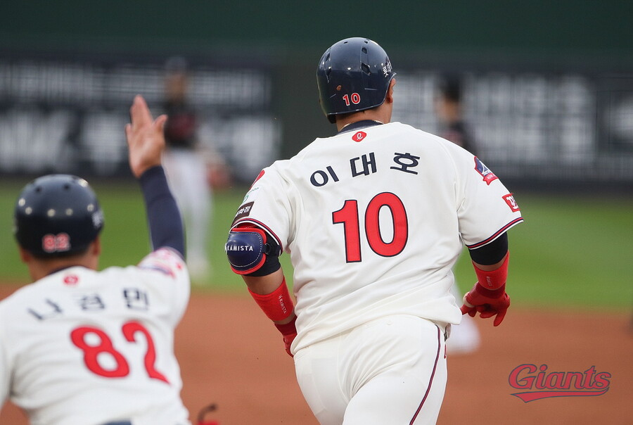 [SPO 사직]이대호가 롯데팬 마음 치유했다…사직 달군 ‘19번째 연타석포’