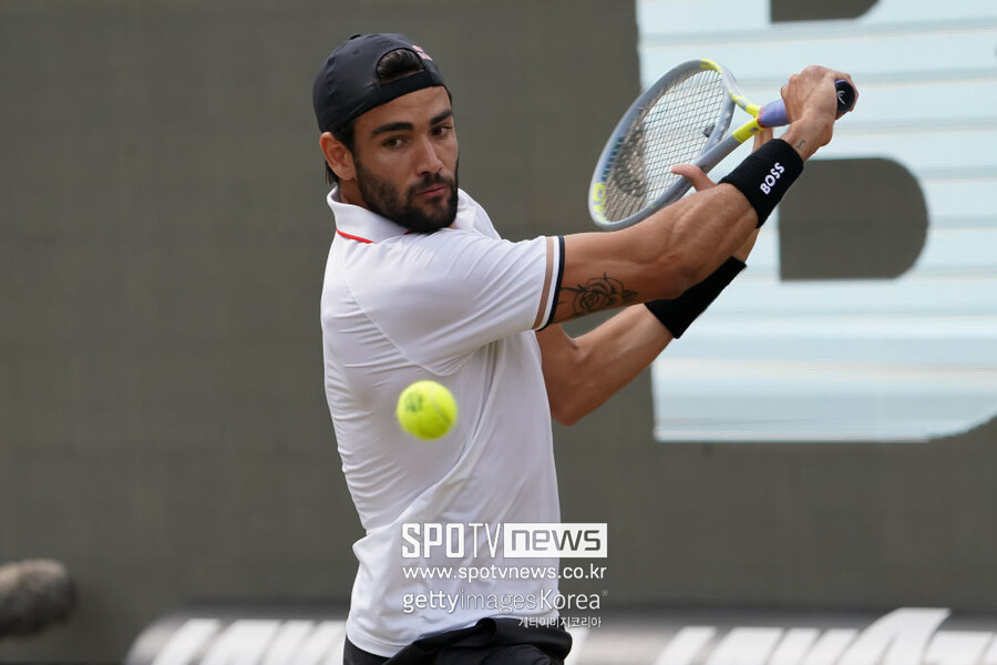 ▲ 2022 ATP 투어 보스 오픈 결승전에서 경기를 펼치고 있는 마테오 베레티니