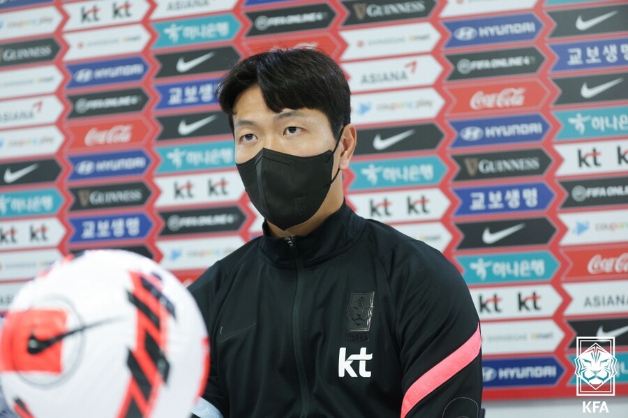 ▲ 이집트와 경기 전 기자회견에 나선 김영권. ⓒ대한축구협회