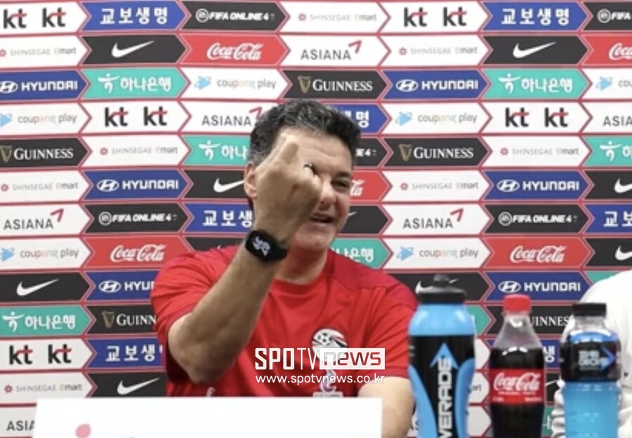 ▲ 이합 갈랄 무함마드 마니 감독.