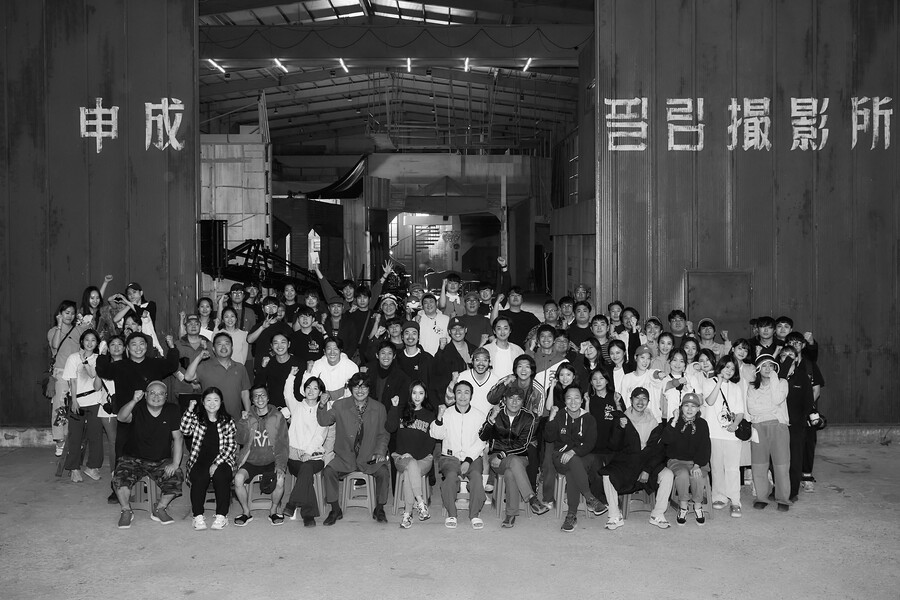 송강호부터 전여빈까지…김지운 감독 '거미집' 크랭크업[공식]