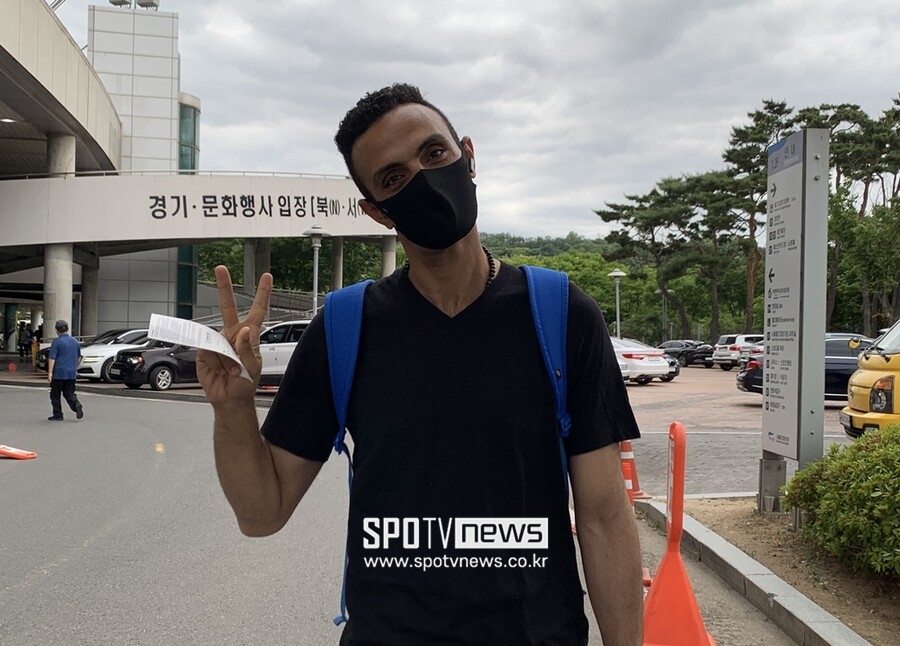 ▲ 한국인 아내를 둔 모하메드가 한국-이집트전 현장을 찾았다. ⓒ스포티비뉴스DB