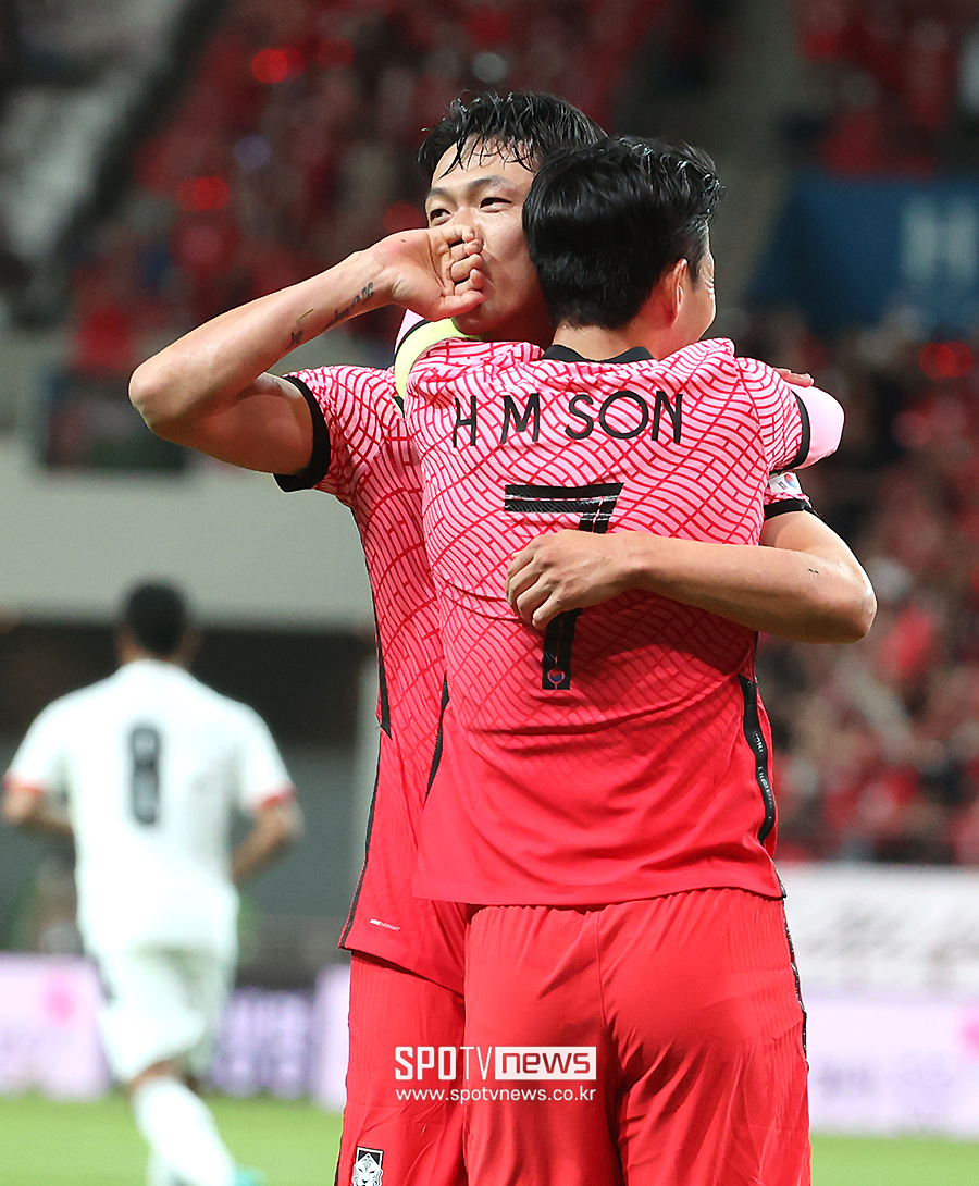 [포토S] 반지 키스하는 김영권