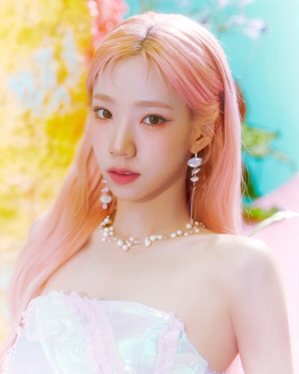 ▲ 우주소녀 여름의 '시퀀스' 콘셉트 포토. 제공|스타쉽엔터테인먼트