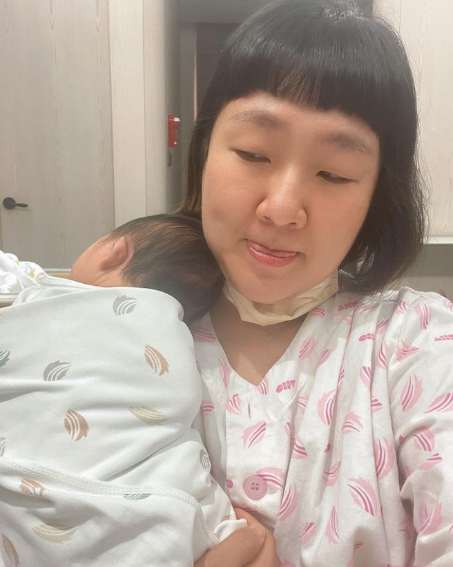 이수지, 10일 차 엄마의 당당한 포스…곤히 잠든 아들 보며 흐뭇