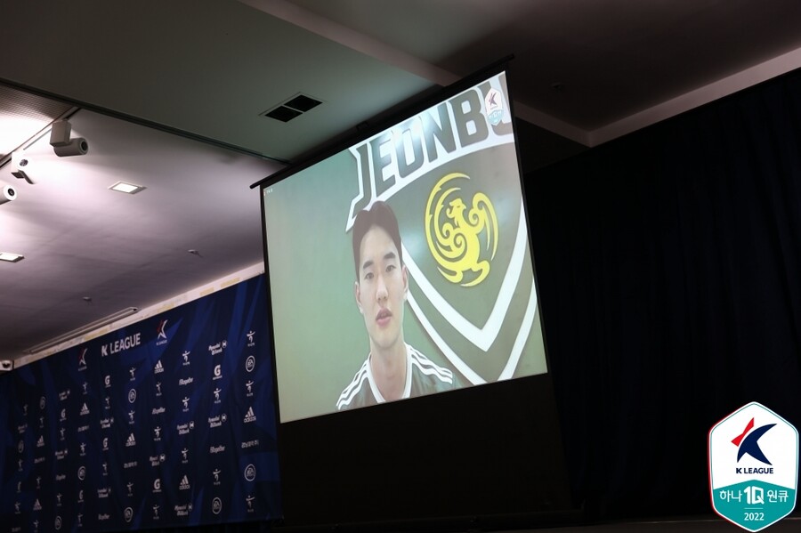▲ 16일 신문로 축구회관에서 열린 K리그 재개 화상 미디어데이에서 답변하고 있는 전북 김진규. ⓒ한국프로축구연맹