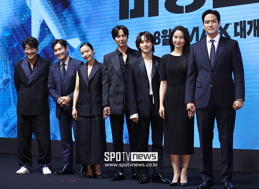 ▲ 송강호 이병헌 전도연 김남길 임시완 김소진 박해준.  ⓒ곽혜미 기자