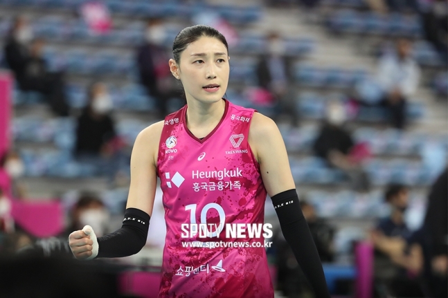 흥국생명 '김연경 효과' 톡톡…兩金 앞세운 우승후보로
