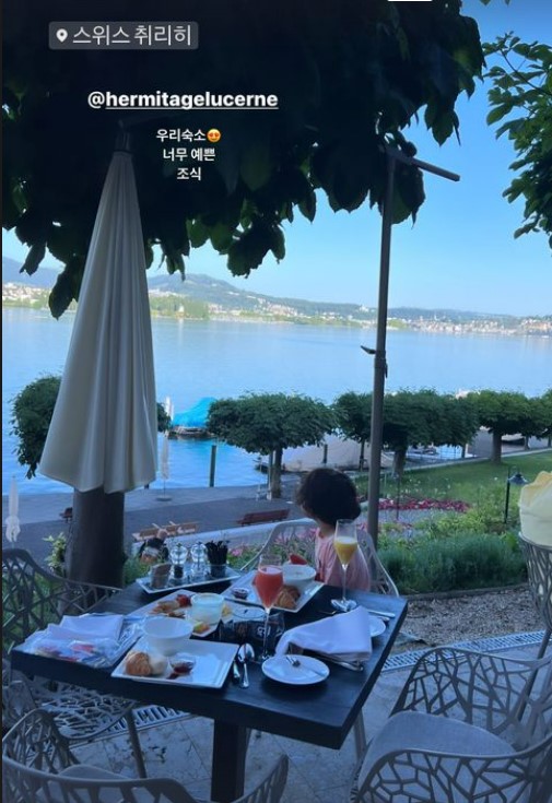 이시영, 5살 아들과 초호화 스위스 여행…커플 운동화 신고 신났네 