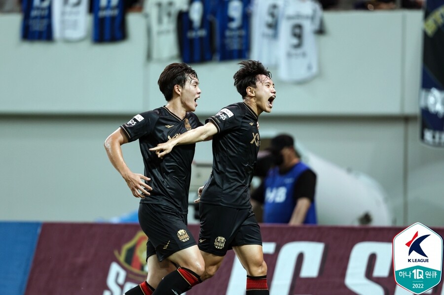 ▲ 조영욱(오른쪽). ⓒ한국프로축구연맹