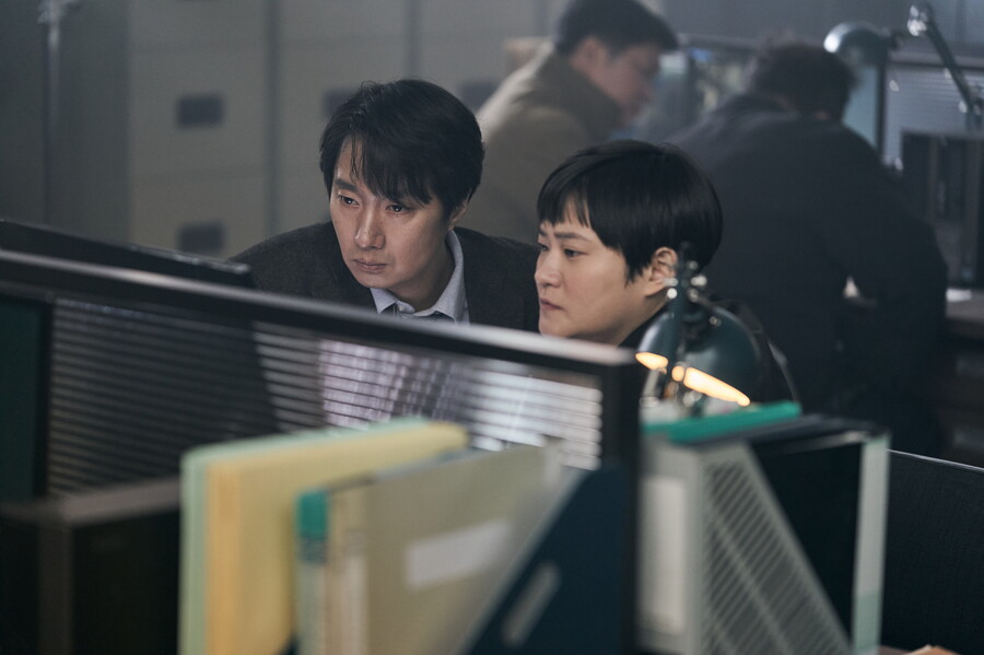 ▲ 헤어질 결심 박해일(왼쪽), 김신영. 제공ㅣCJ ENM