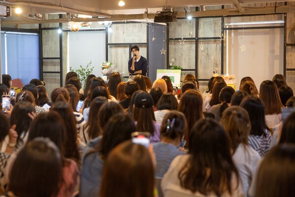 ▲ 25일 팬 미팅을 가진 강민혁. 제공|FNC엔터테인먼트