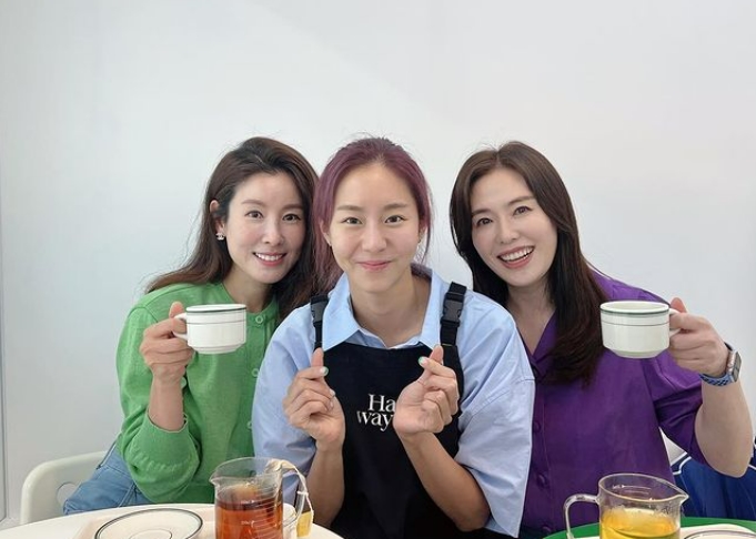유이, 가로수길에 으리으리한 카페 오픈…힙스터 성지에서 '사장님' 됐네