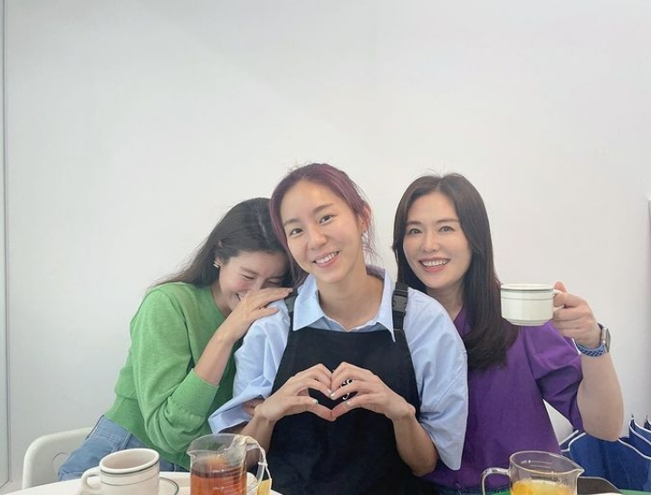 ▲ 이태란, 유이, 하희라(왼쪽부터). 출처| 하희라 인스타그램