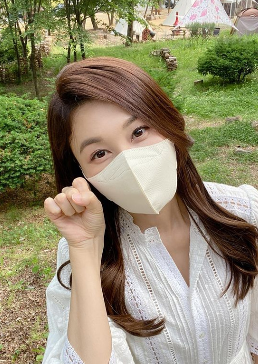 '45세' 김하늘, 셀카에 자신감 붙었나봐…애교 넘치는 동안 비주얼