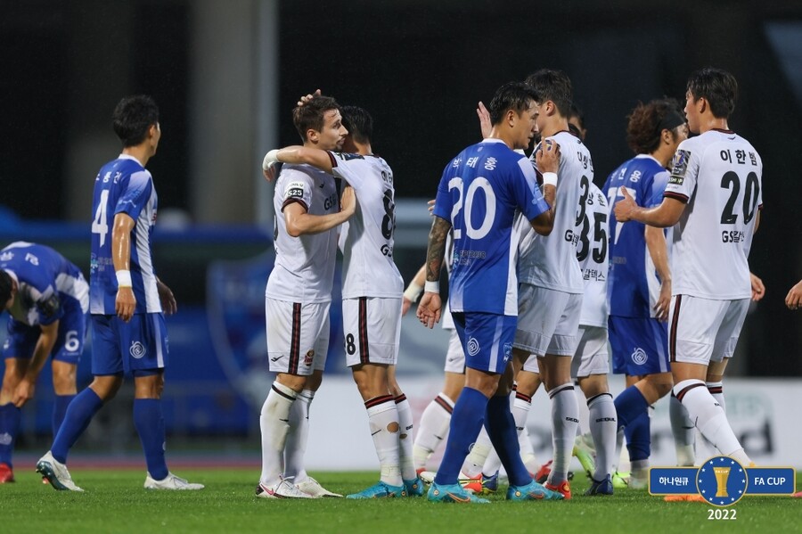 [현장 REVIEW] FC서울, 비바람 뚫고 부산교통공사에 3-0 완승…FA컵 4강 진출