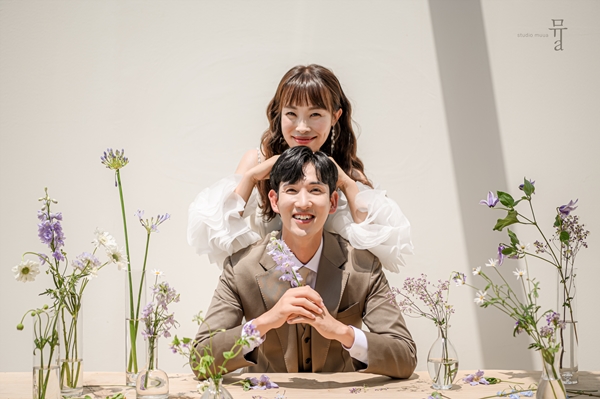 오나미♥'2살 연하' 박민, 웨딩 화보 공개…여신이 따로 없네