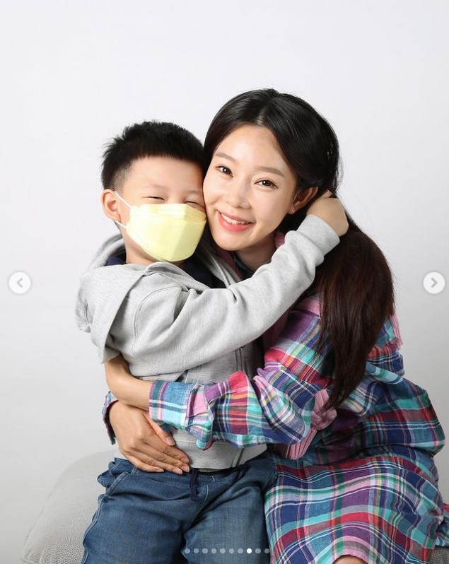 일라이 떠난 후…지연수, 7살 아들과 애틋 포옹 "많이 배우고 행복했다"