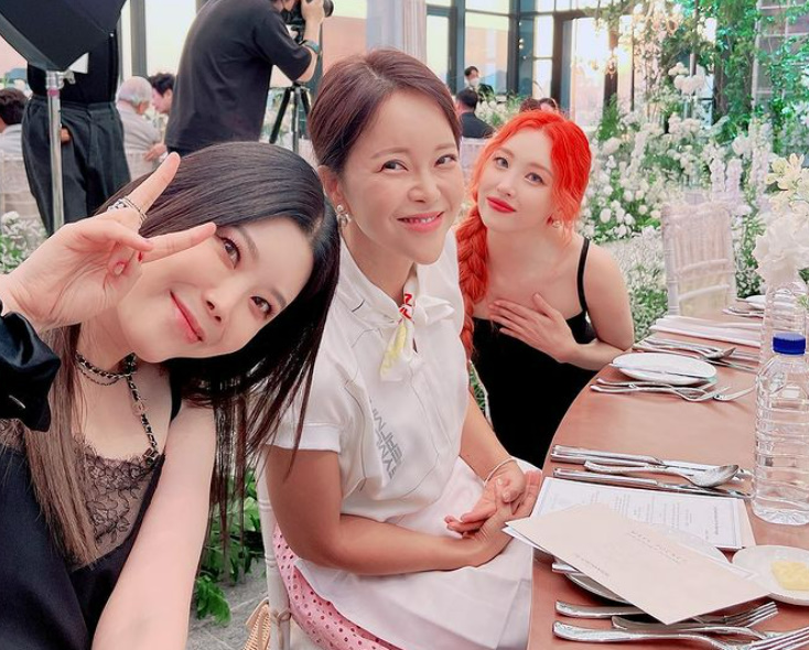 백지영, 선미‧린과 하객 모드…"이해리가 갔다, 아주 밝은 신부였어"
