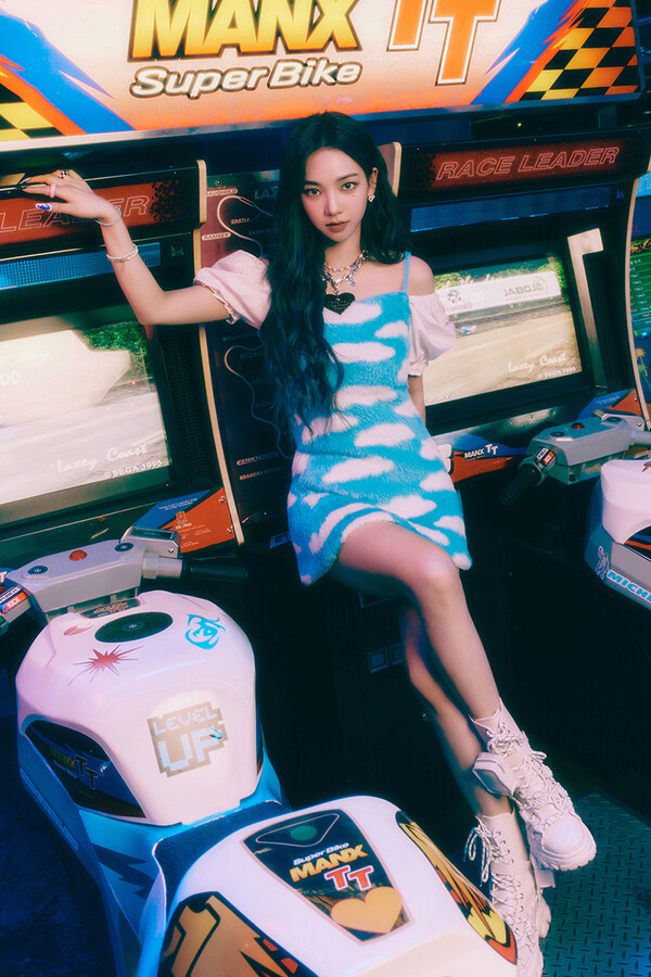 ▲ 에스파 카리나 '걸스' 이미지. 제공|SM엔터테인먼트