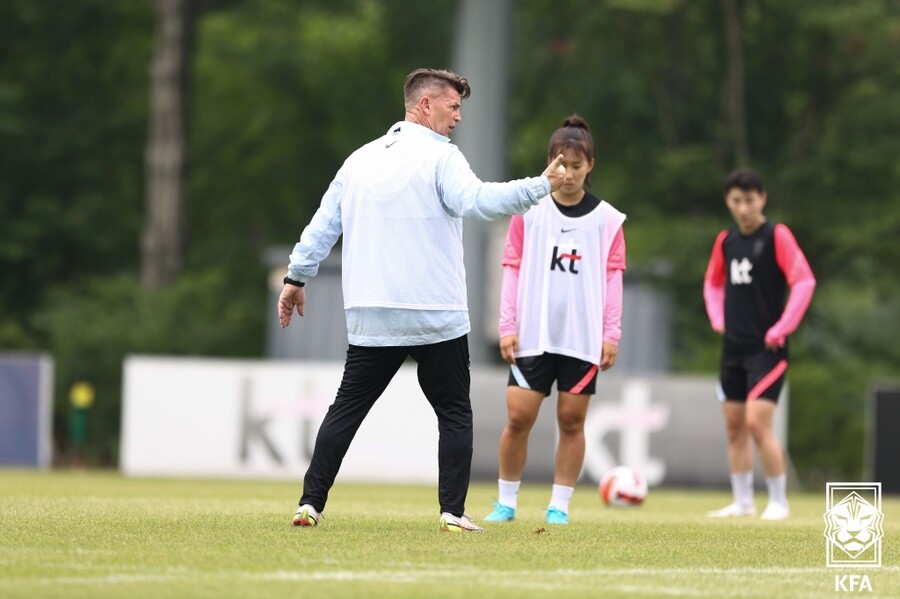 ▲ 콜린 벨 여자축구대표팀 감독 ⓒ대한축구협회