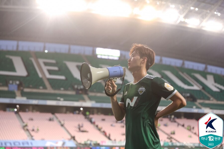 ▲ 김진수가 2022시즌 후반기에도 전북에서 뛰게 됐다 ⓒ한국프로축구연맹