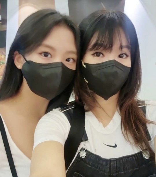 '이동국♥' 이수진, 딸 재시와 '마기꾼' 아님…아무리 가려도 보이는 '미코 미모'