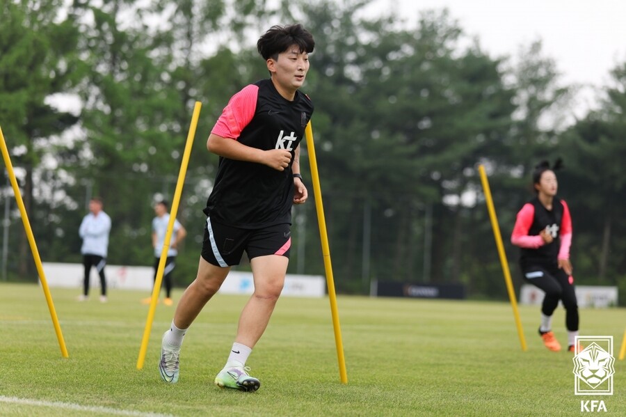 ▲ 여자축구대표팀으로 7년 만에 복귀한 박은선(사진 위), 2005년 동아시아 축구연맹 동아시안컵(현 E-1 챔피언십) 우승 경험자다. ⓒ대한축구협회