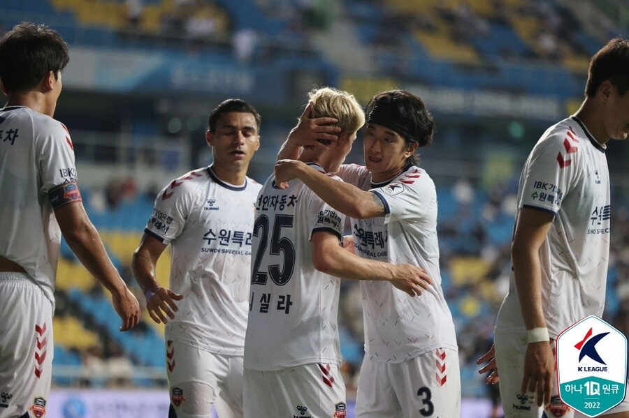 ▲ 니실라(중앙). ⓒ한국프로축구연맹