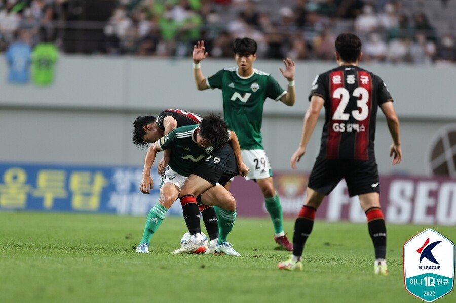 ▲ FC서울과 전북 현대는 치열하게 싸웠다. ⓒ한국프로축구연맹