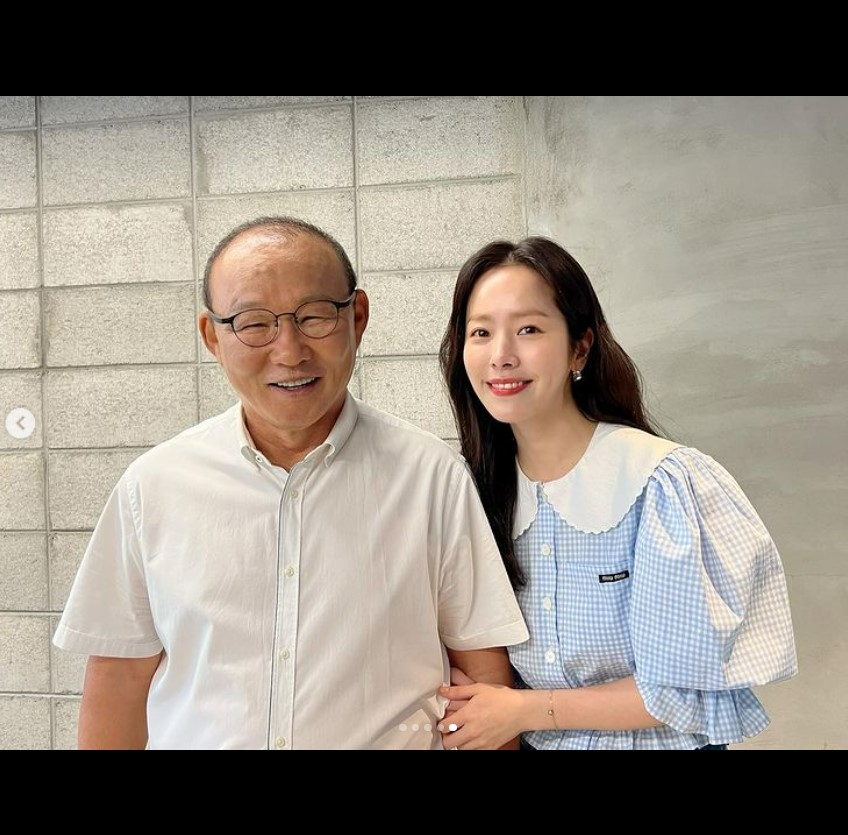 ▲ 박항서 축구감독, 한지민. 출처| 한지민 인스타그램