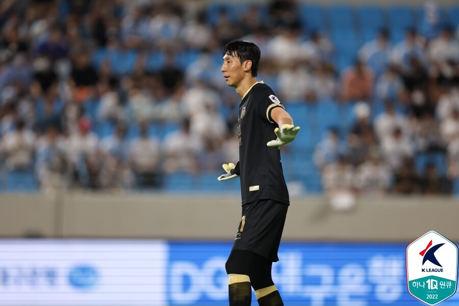 ▲ 동료들을 격려하는 오승훈 골키퍼, 고비마다 선방으로 대구FC에 안도감을 줬다. ⓒ한국프로축구연맹