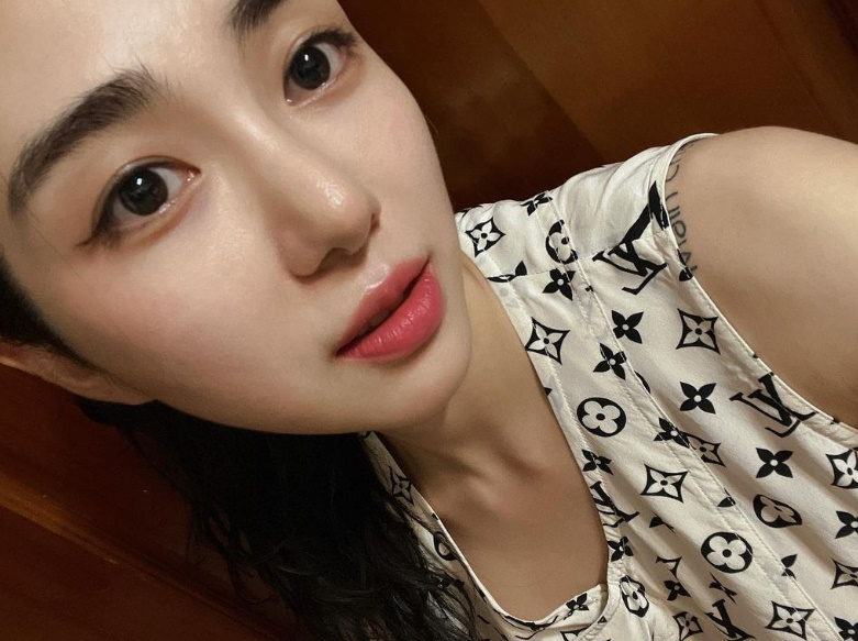 'AOA 출신' 권민아, 홍대 카페 창업했나…"사실 아냐, 마케팅 업무 참여"