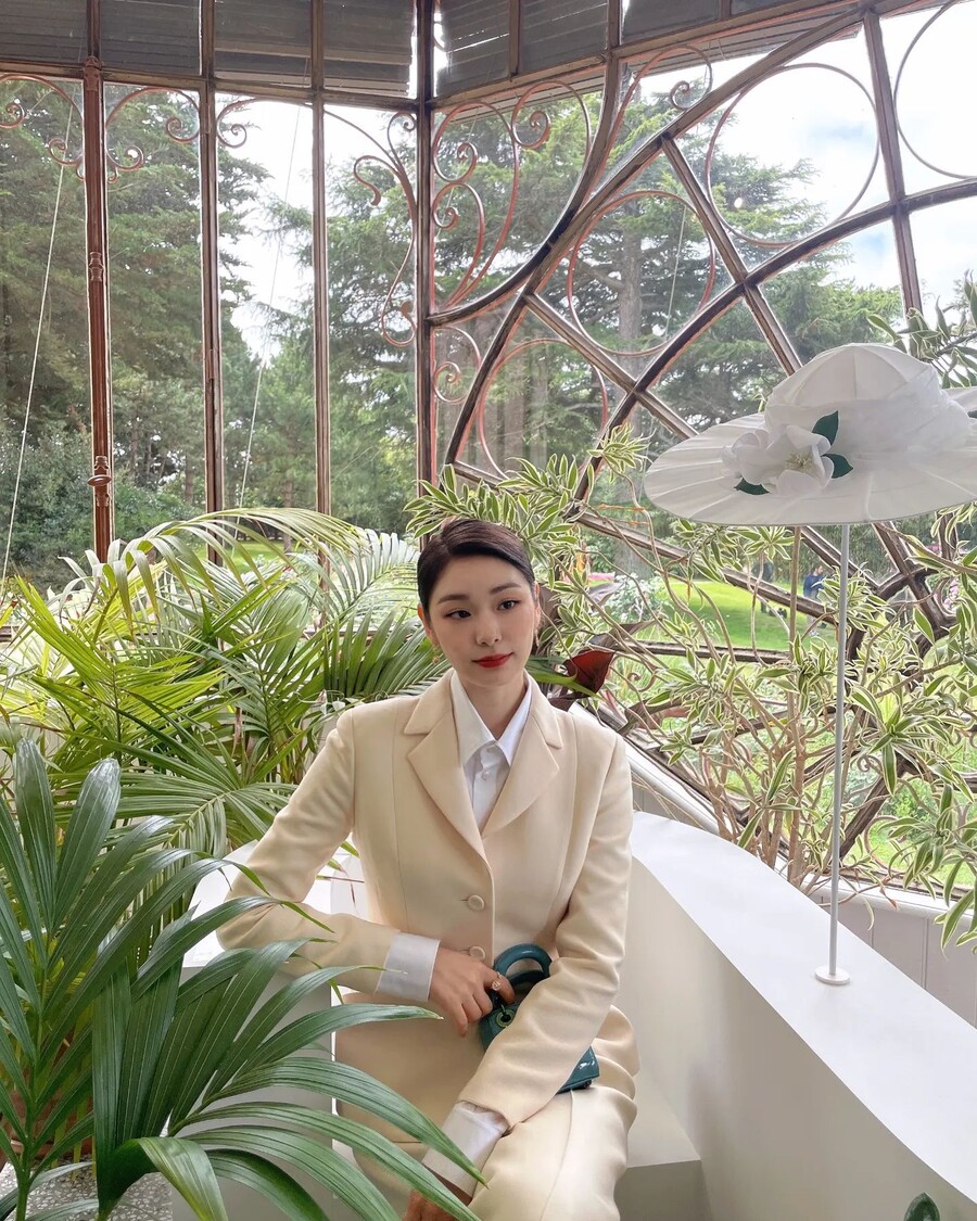 김연아, 쌍수는 착시일 뿐 짙어진 아이라인…여왕의 슈트핏 '완벽'