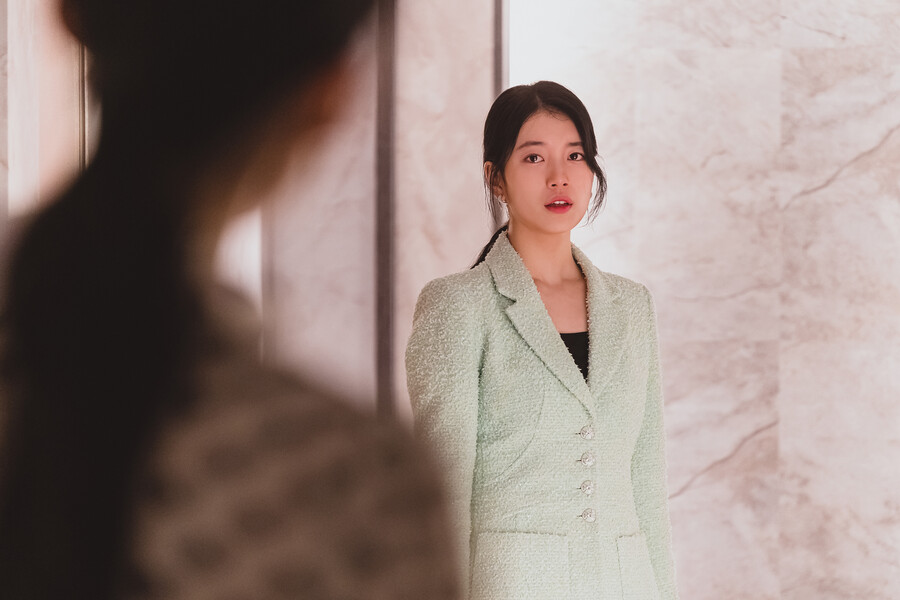 '안나' 인기ing…쿠팡플레이 1위 행진→원작소설까지 역주행