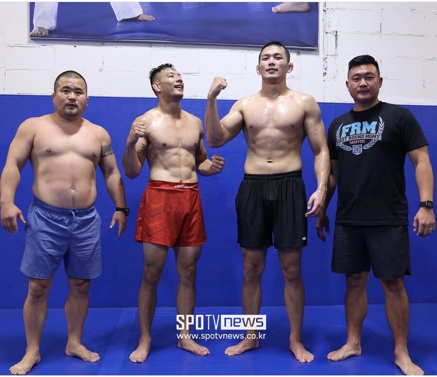 ▲ 왼쪽부터 하동진 감독, 마이클 안, 정다운, 존 송 에이전트.