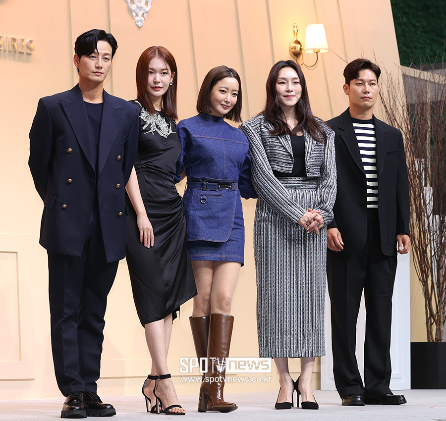 ▲ 이현욱 정유진 김희선 차지연 박훈 ⓒ곽혜미 기