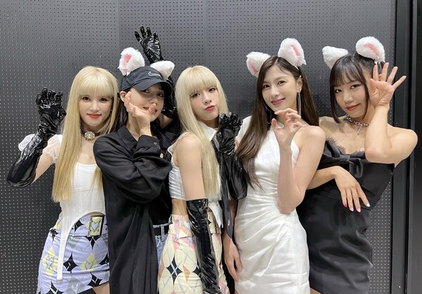 ▲ 에이핑크 초봄의 화려한 데뷔를 위해 정은지(왼쪽에서 두번째), 오하영(왼쪽에서 네번째)도 팬 쇼케이스 현장을 찾았다. 제공|IST엔터테인먼트