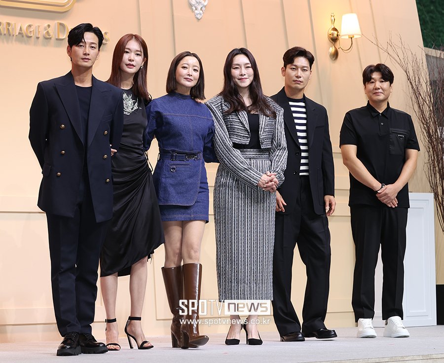 ▲ 이현욱 정유진 김희선 차지연 박훈 김정민 감독