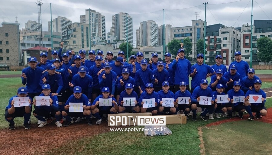 ‘천사’ 문승원이 몰래 주고 간 선물…후배들은 감동 메시지